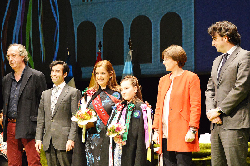 Rondalla: Sonidos del Alba. Dª Rosa Mª Martínez Beceiro y Emma Fraga Rico
